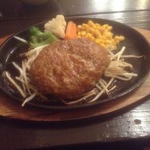 メインのハンバーグ