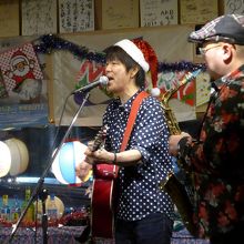 シンガーソングライター・ユキヒロさんと　サックスのくまさん　