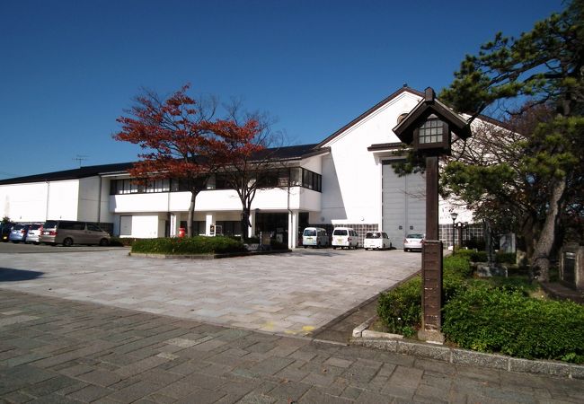 越中八尾曳山展示館