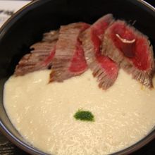 やまかけ丼です。