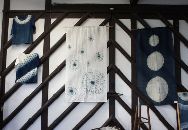 天然灰汁醗酵建てによる日本古来の藍染め体験