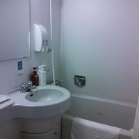 バスルームは普通ですが「スカルプD」が！