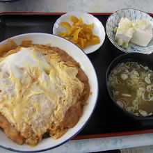 なかなかボリュームがありました（カツ丼；700円）