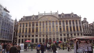 ブラバン公爵の館