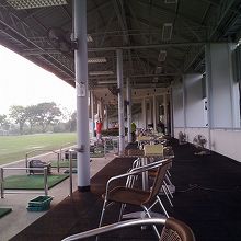 座席はけっこう簡素　扇風機がついています