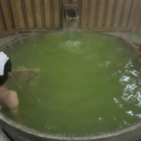 白緑の湯の色です。右の方、お断りした時に慌ててしまったようで