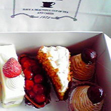 左から2番目がサワーチェリータルト