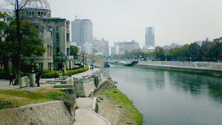 原爆ドーム周辺を見渡せる橋