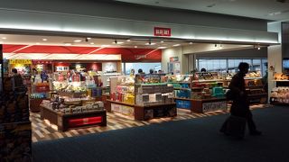 JALマイルがたまるキオスクのような店