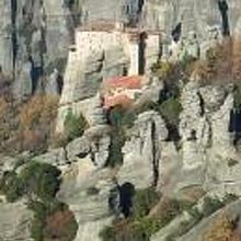 五つの修道院が見える絶景スポットから見下ろしたアギオス二コラ