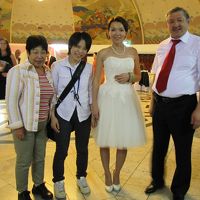 ホテル１Ｆのユルタ型のホールで結婚披露宴が。