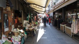 明治ロマンを演出する整備が重ねられた風情ある通りです