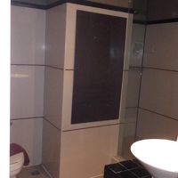 広くて清潔なバスルーム