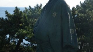 桂浜にある大きな銅像