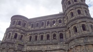 ポルタ・ニグラ(黒い門)