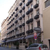 静かな場所に建っています。