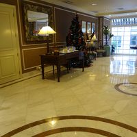 明るいロビー。