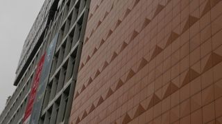 駅に直結、便利