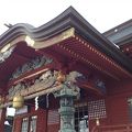 御岳山の頂上に鎮座する立派な神社です。