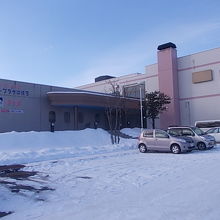 こちらが道の駅としての要素が強い建物部分です