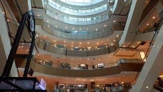 ブランドショップやパークソンが入居