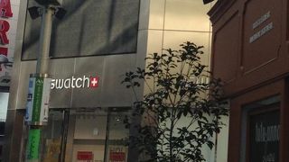 カラフルでポップな腕時計がたくさん