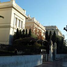 大きな立派な建物です！