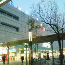 和歌山駅直結の駅ビルです。