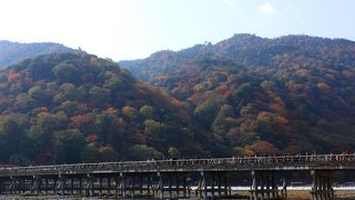 渡月橋ともこもこモザイクの山肌♪