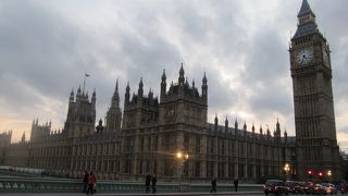 ウェストミンスター宮殿がすぐに英国の国会議事堂です。