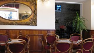 立地はよい。味は普通。