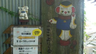 猫のオブジェがいっぱい