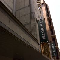 少しメインの通りから奥に入った所にあります。