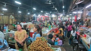 地元民と観光客のマーケット