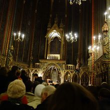 コンサート開始直前。驚くほど人がたくさんいます。