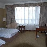 部屋はなかなか広い