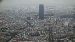 外での待ち時間が長いので、防寒対策はしっかり！