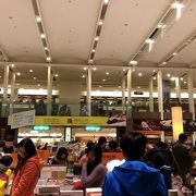 座り読み可！　本が好きな台湾人のための書店