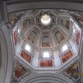 ドーム天井の絵画が素晴らしい