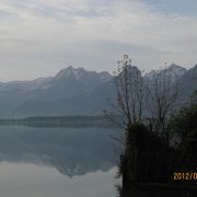 朝が感動的な湖