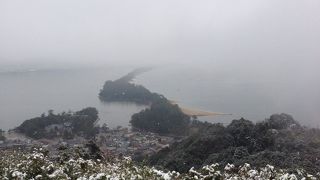 股覗きが有名です