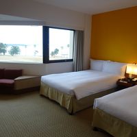 スタンダードルーム。作りつけのソファが中々◎