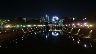 昼は案内板を見ながら散策、夜は夜景がきれいな散歩道