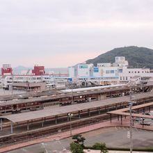 客室からの景色です。鉄道好きな方にはいいかもしれませんね。