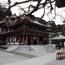 本堂前境内・・12月は静か