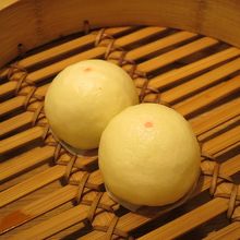 ミニ豆沙包　40元