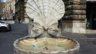 小さな噴水ですが