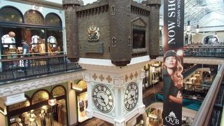 ＱＶＢは豪華なロマネスク様式のショッピングセンターでした