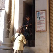 ここから入って行く