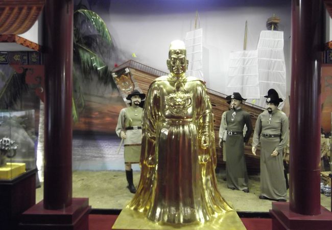 小さな平屋の国立博物館・ゴールにて。